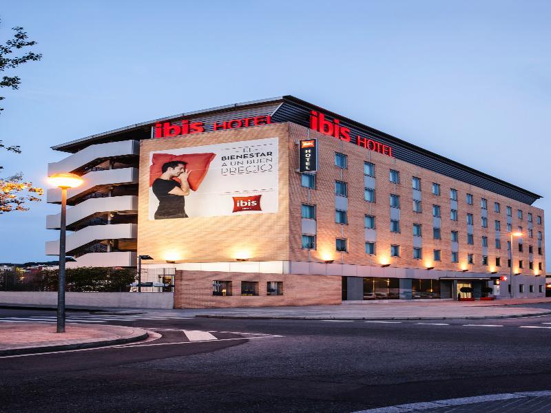 Hotel Ibis Barcelona Molins De Rei Esterno foto