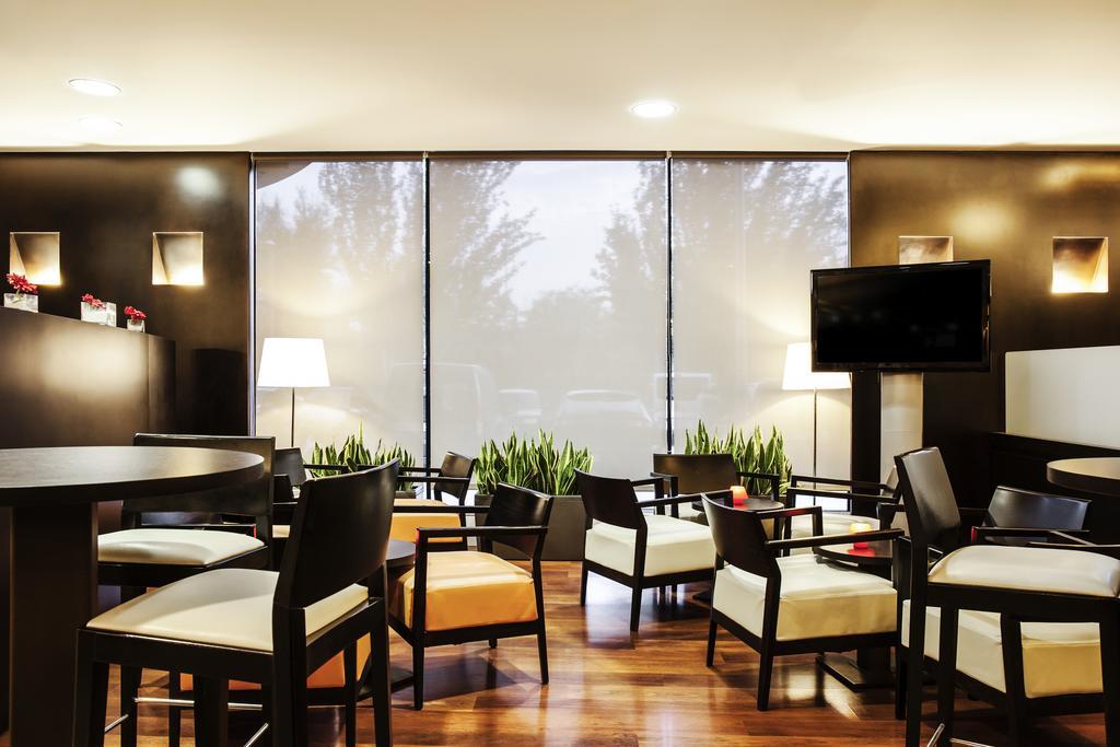 Hotel Ibis Barcelona Molins De Rei Esterno foto