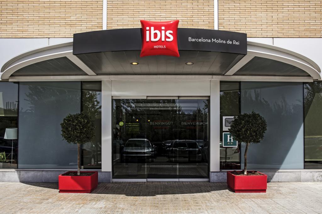 Hotel Ibis Barcelona Molins De Rei Esterno foto