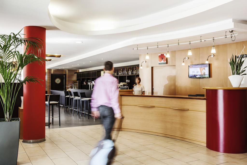 Hotel Ibis Barcelona Molins De Rei Esterno foto