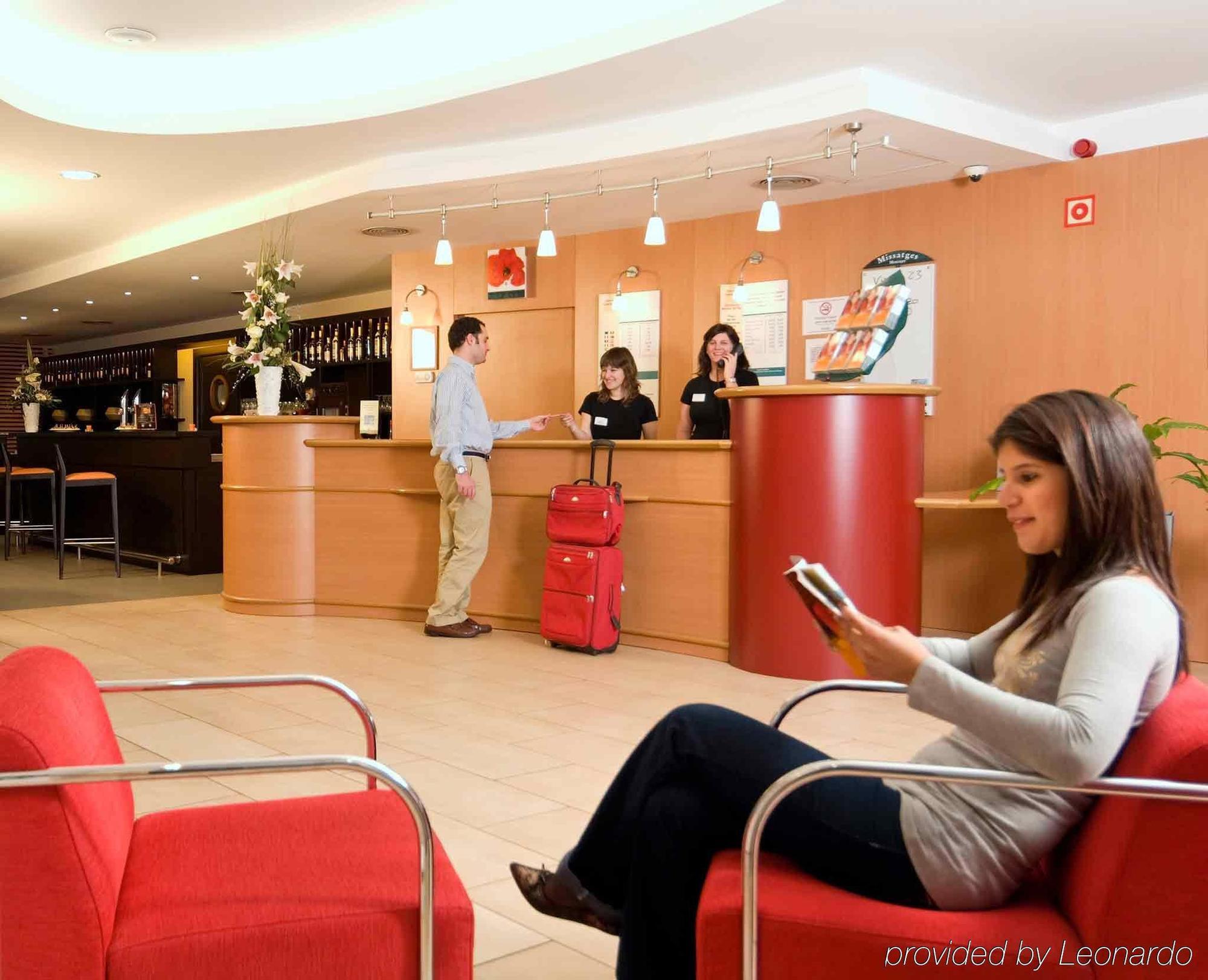 Hotel Ibis Barcelona Molins De Rei Esterno foto