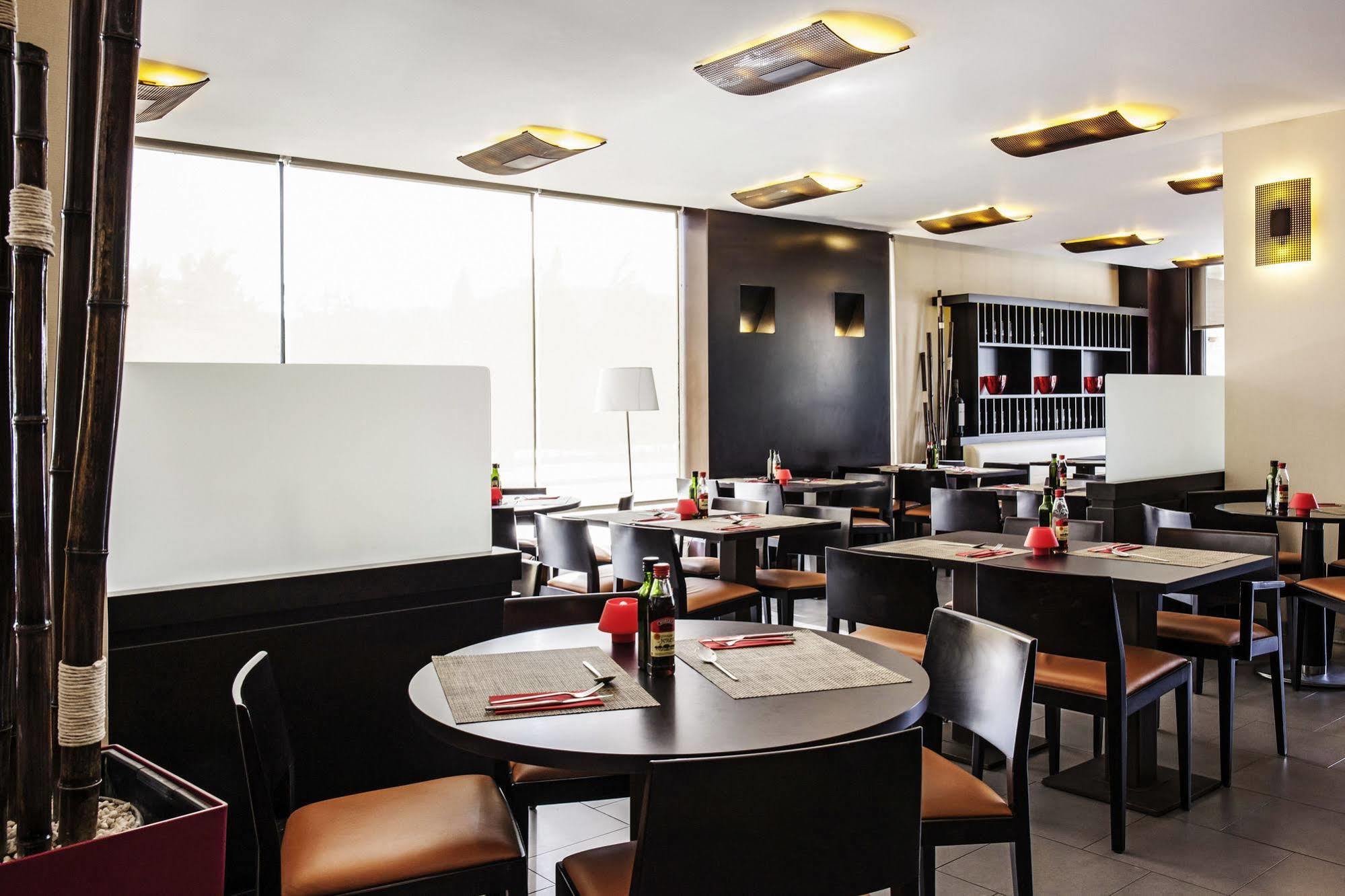 Hotel Ibis Barcelona Molins De Rei Esterno foto