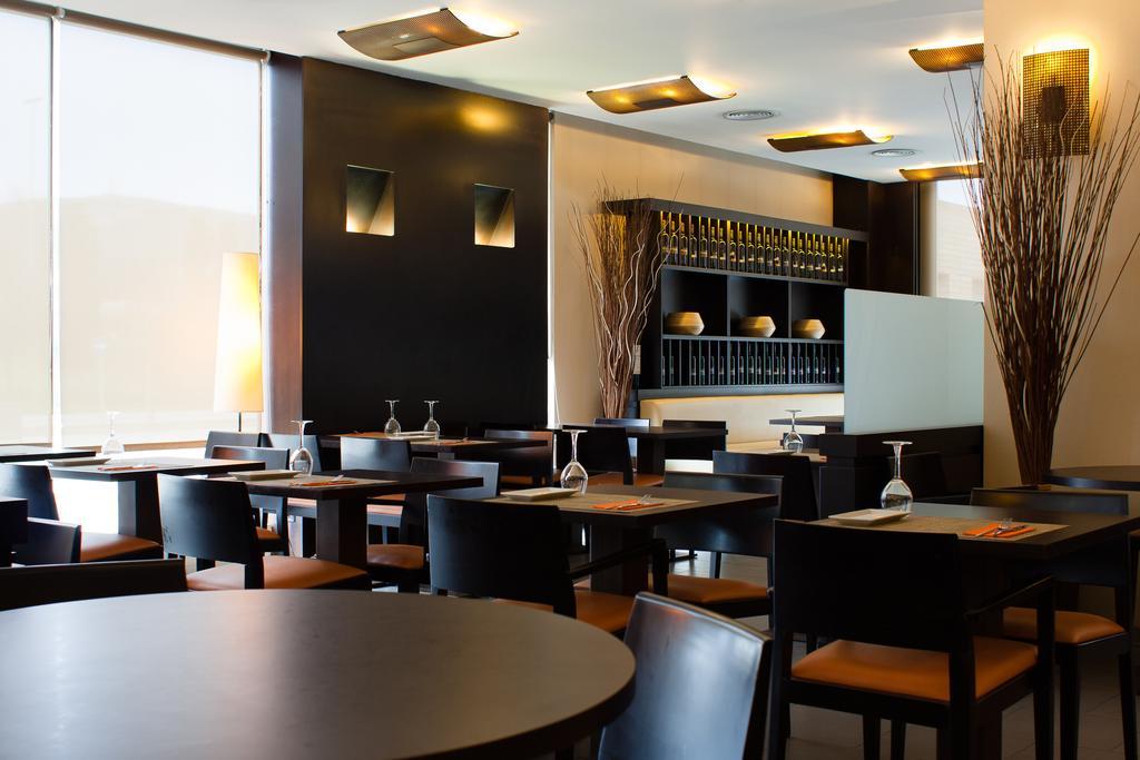 Hotel Ibis Barcelona Molins De Rei Esterno foto