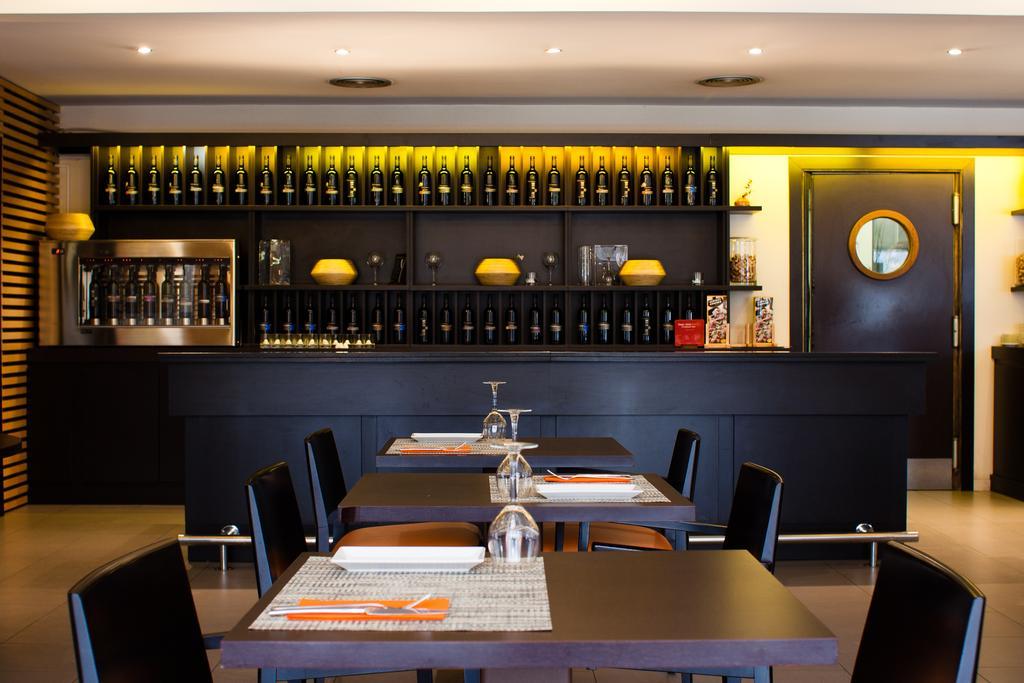 Hotel Ibis Barcelona Molins De Rei Esterno foto