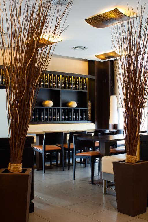 Hotel Ibis Barcelona Molins De Rei Esterno foto