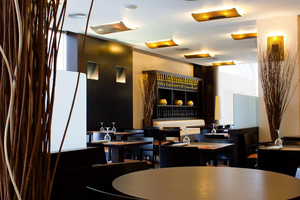Hotel Ibis Barcelona Molins De Rei Esterno foto
