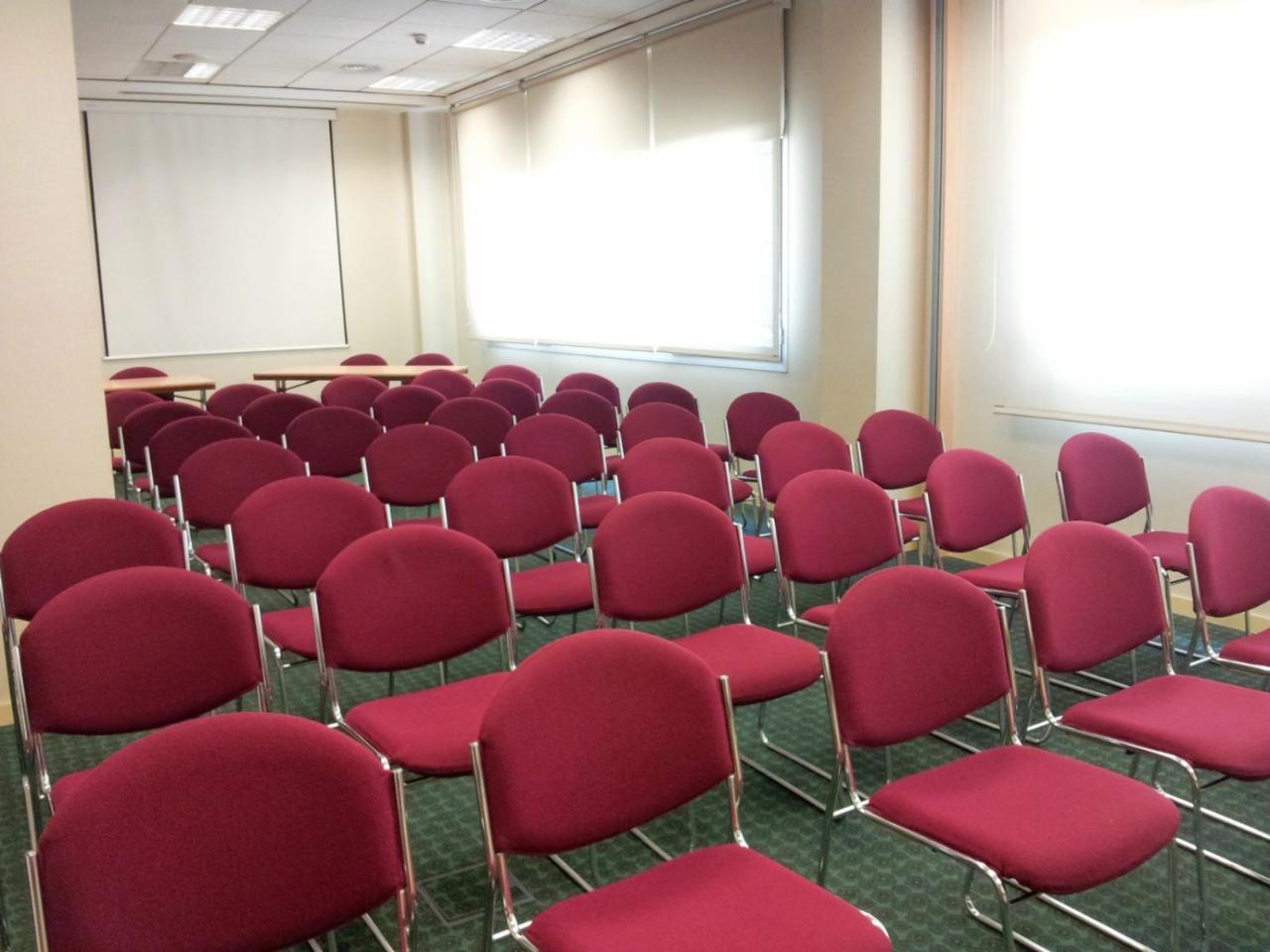 Hotel Ibis Barcelona Molins De Rei Esterno foto