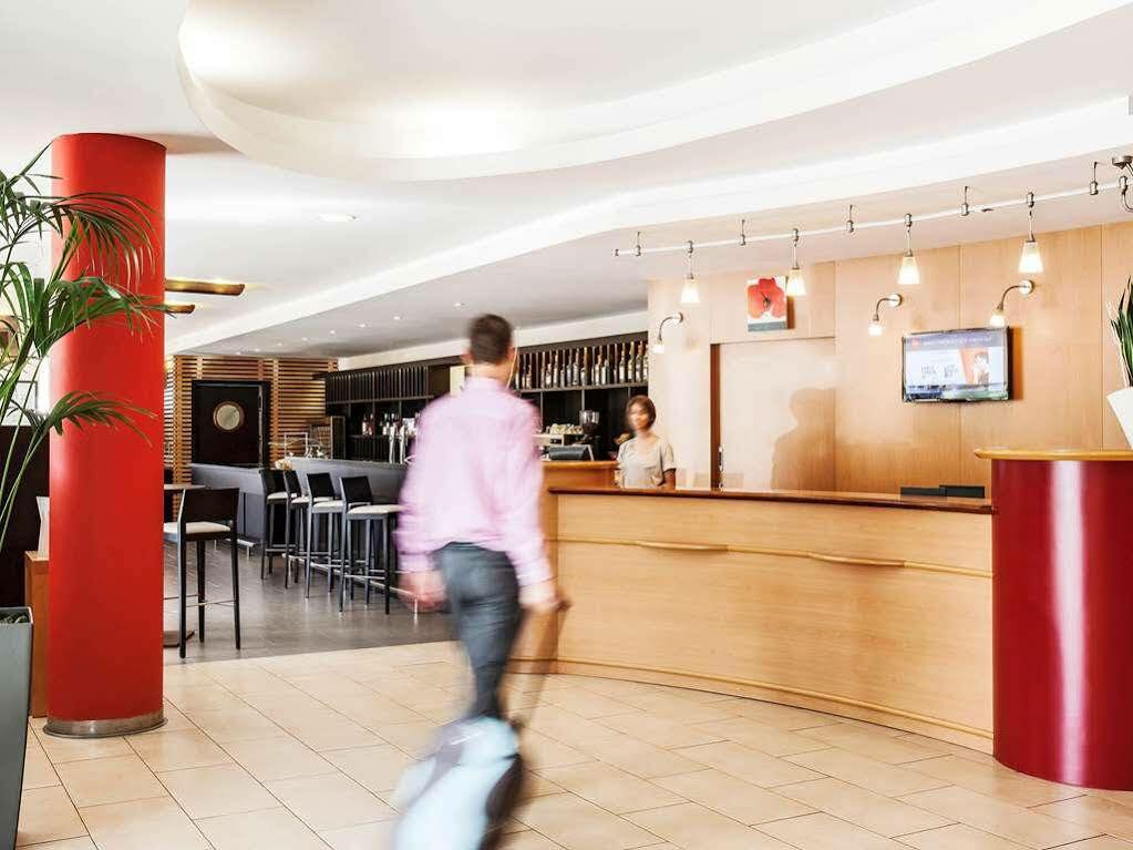 Hotel Ibis Barcelona Molins De Rei Esterno foto